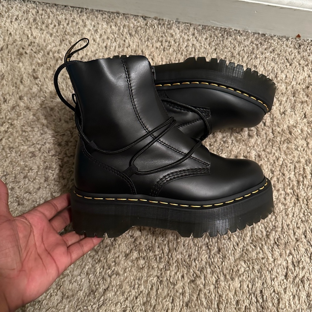 Dr. Martens - Picture 7 of 9